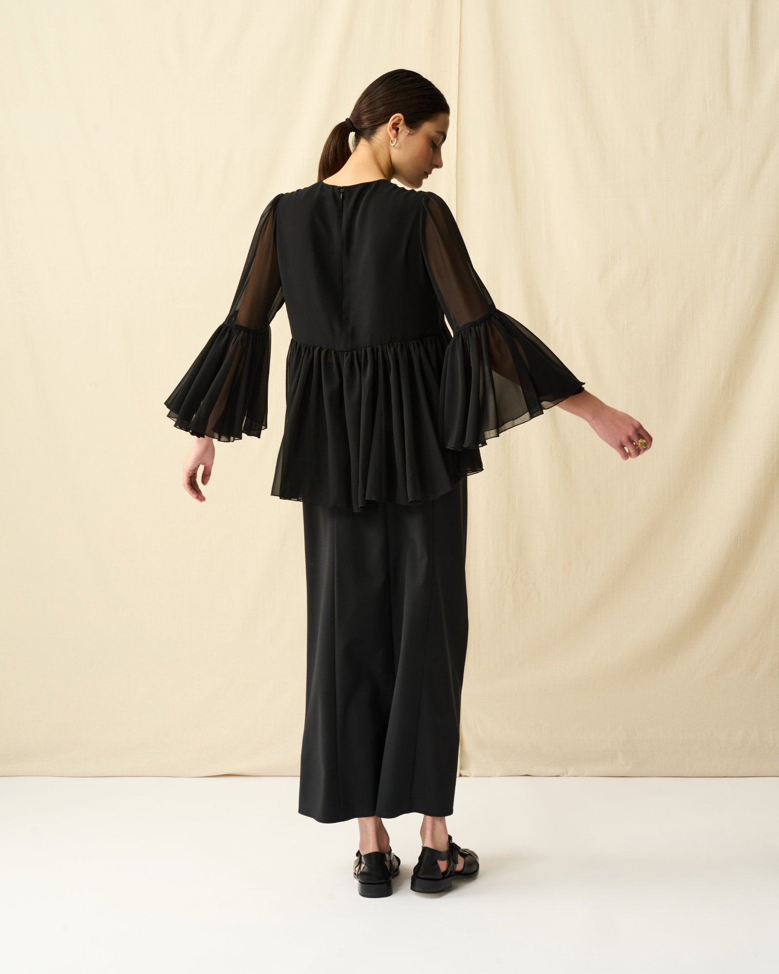 ベルフラワーのブラウス Black