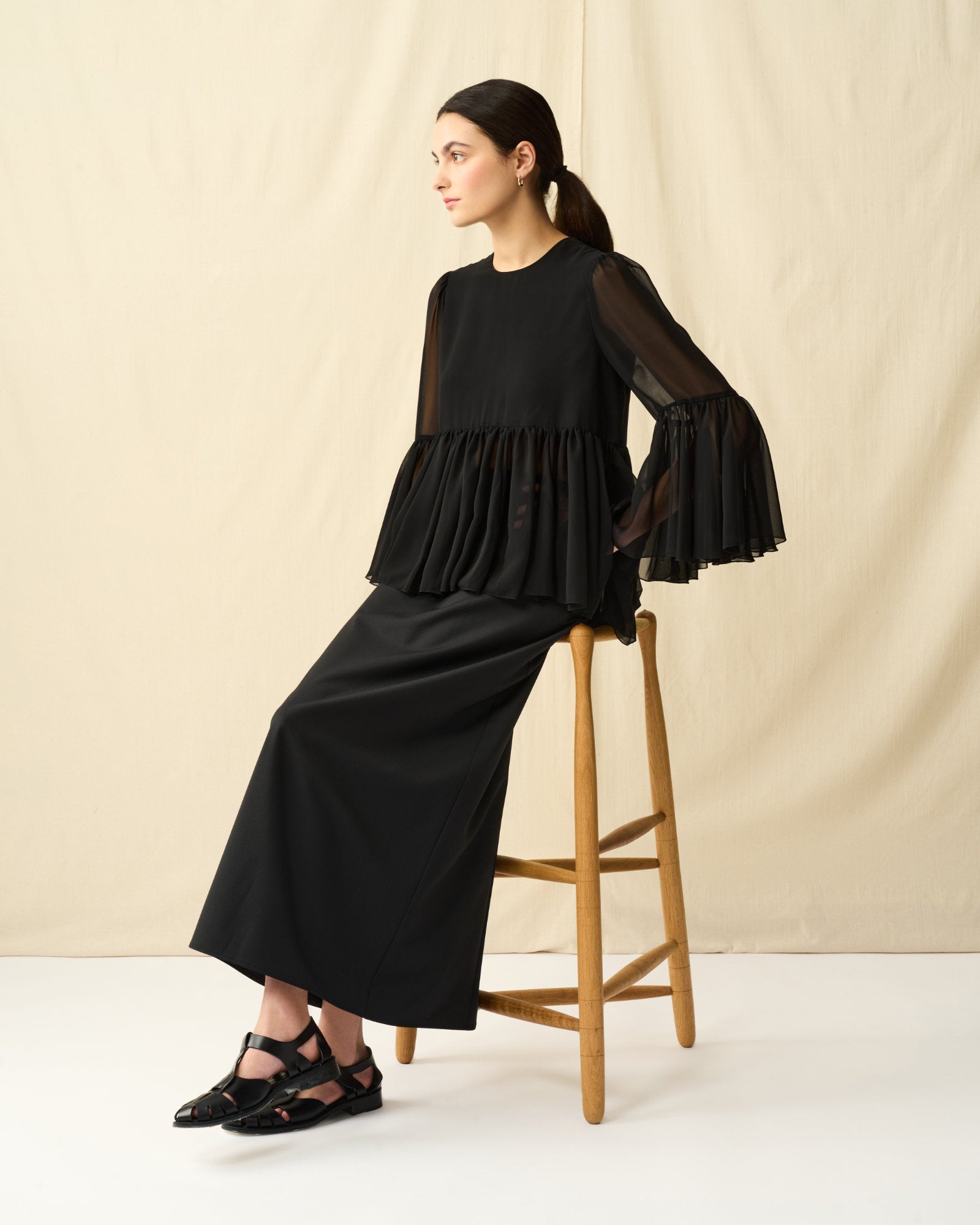 ベルフラワーのブラウス Black