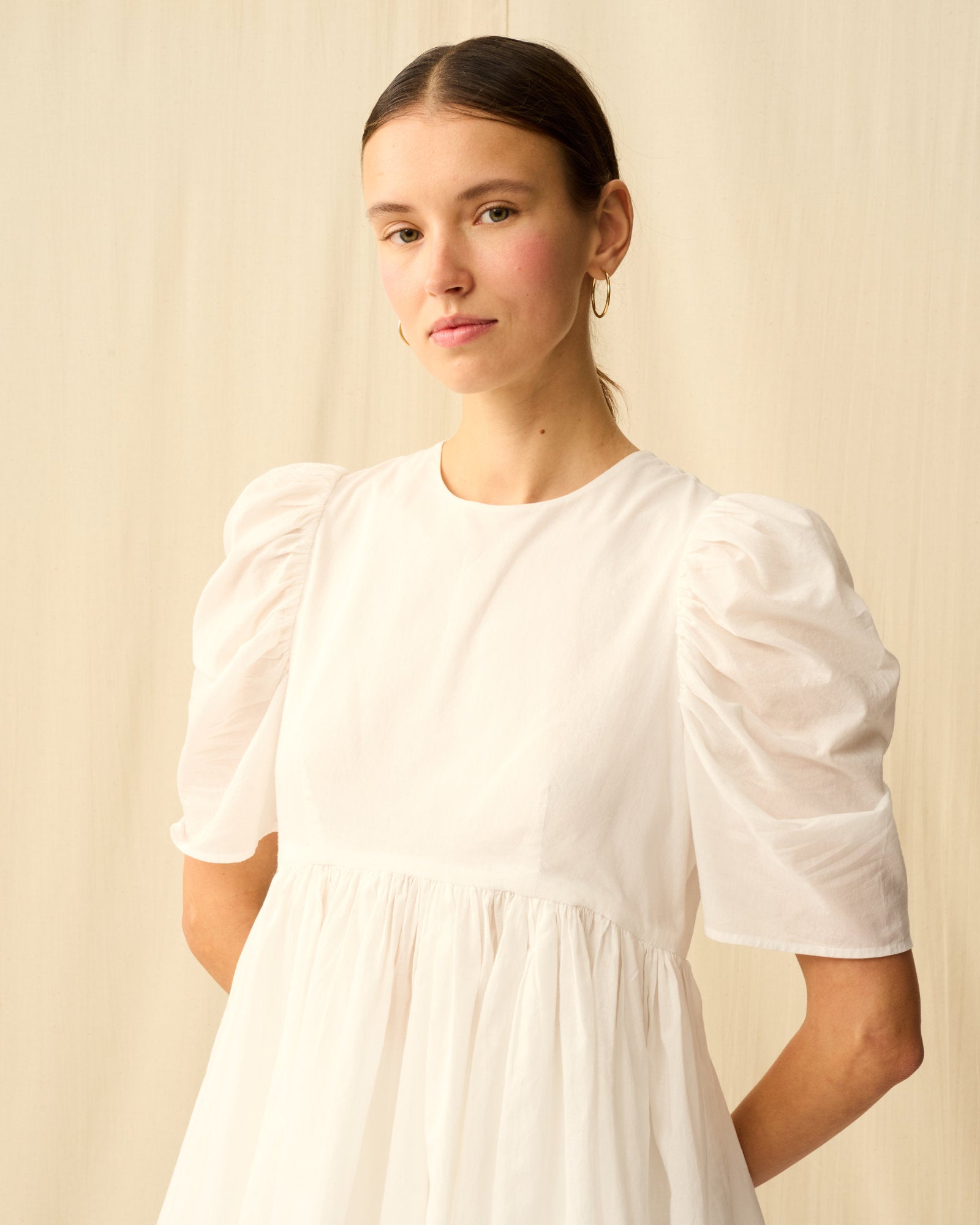 セレナーデのブラウス White Chalcedony