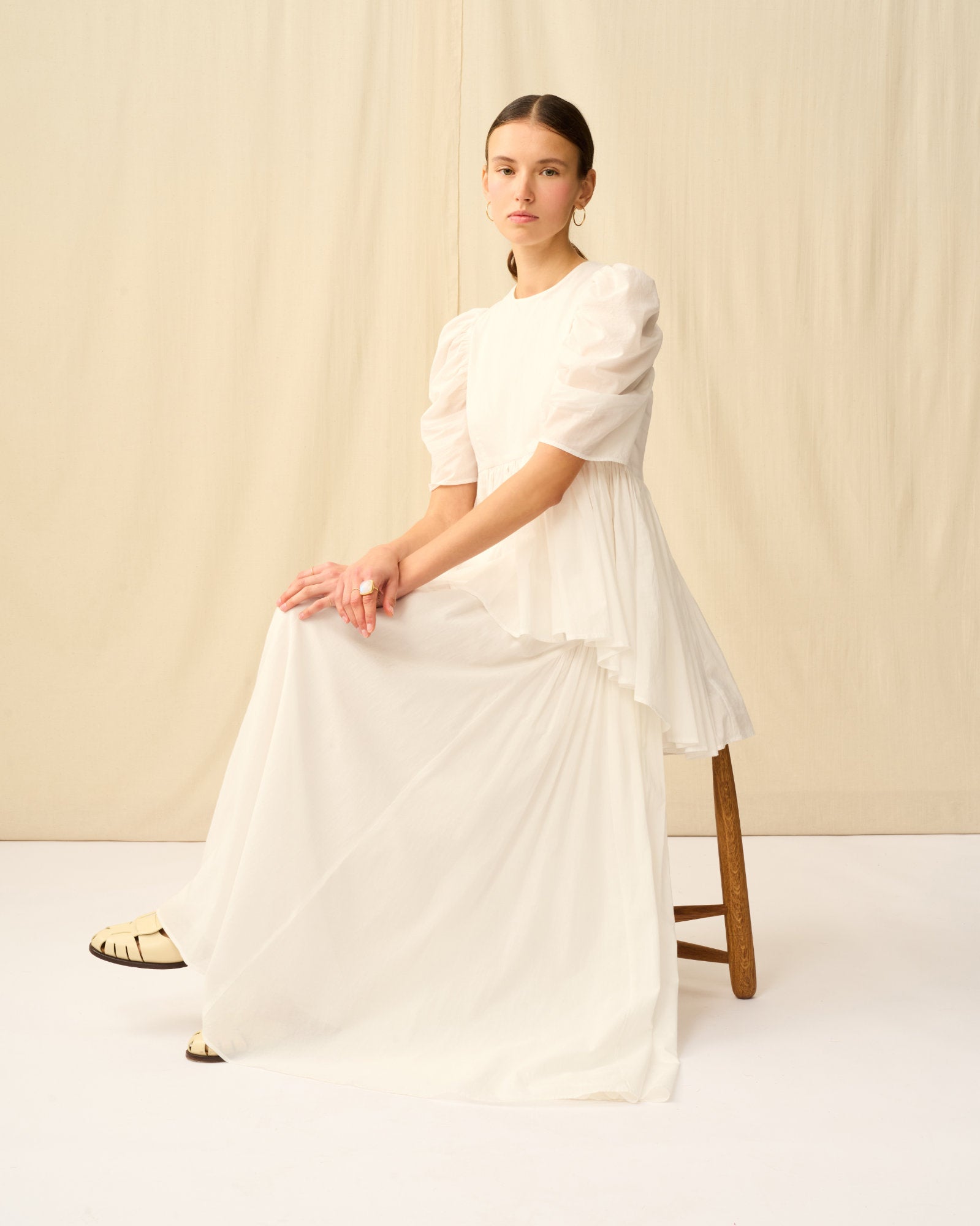 セレナーデのブラウス White Chalcedony