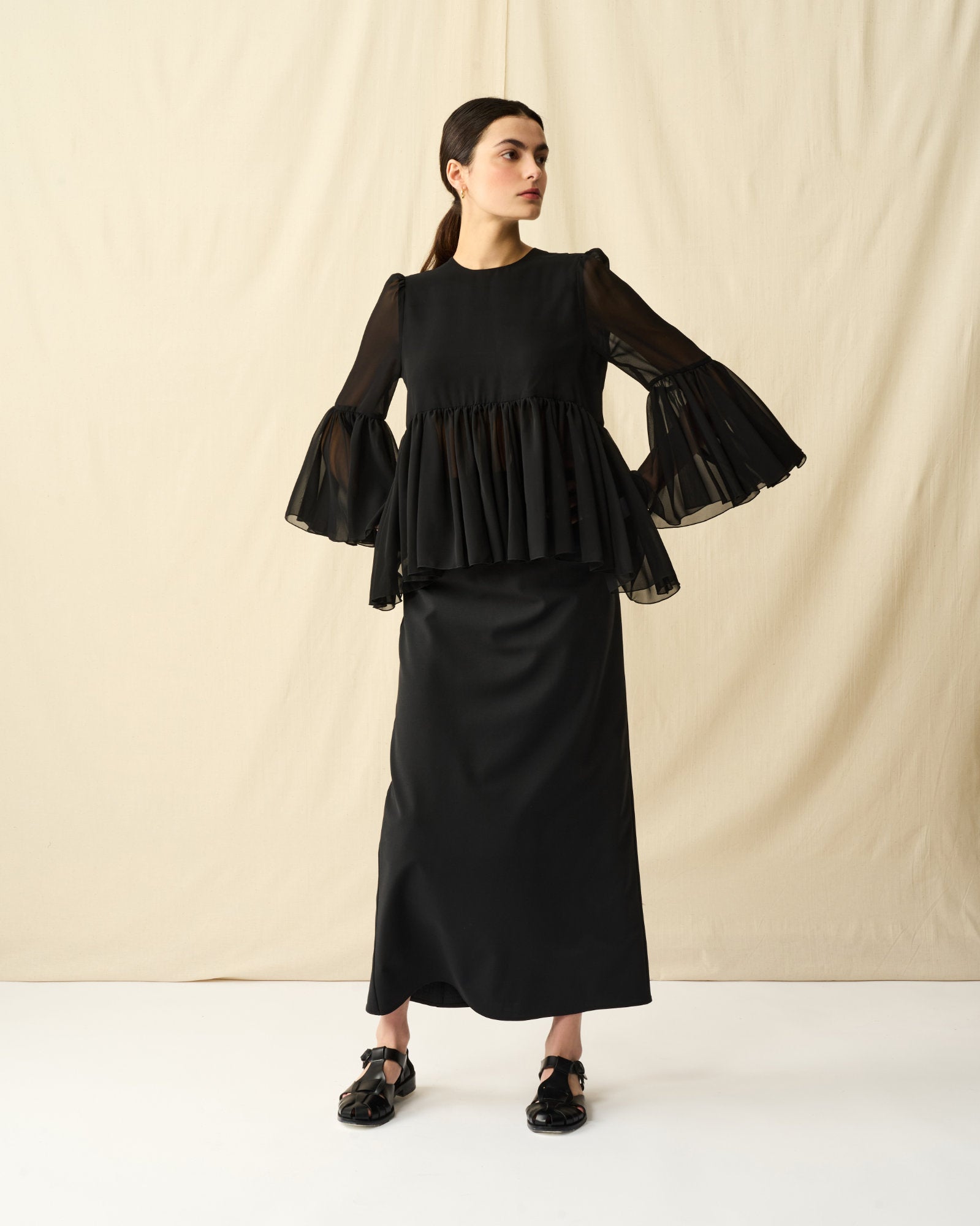 ベルフラワーのブラウス Black